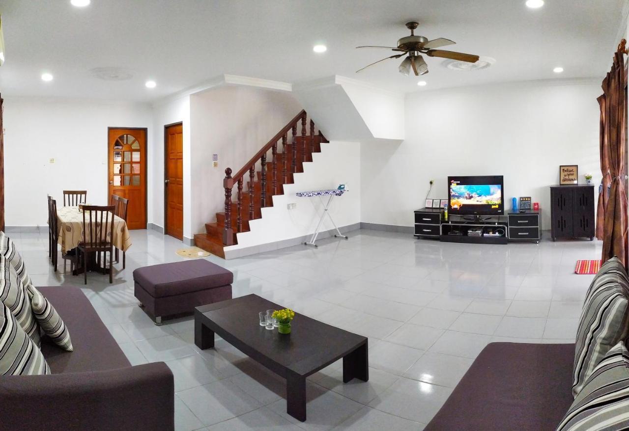 Victoria Homestay Sibu - Next To Shopping Complex & Large Car Park Area With Autogate Zewnętrze zdjęcie